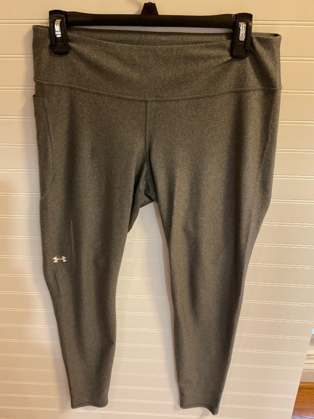 Under Armor HeatGear Compression Women’s Gray Leggings  Size: L Pre Owned